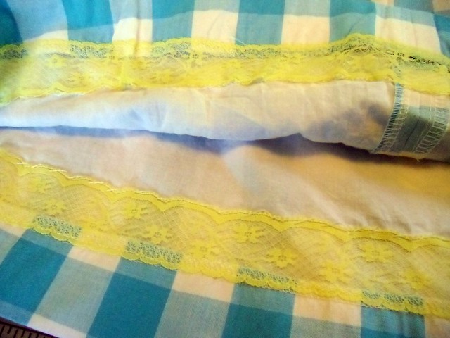 Gingham Peony - yellow lace @ hem