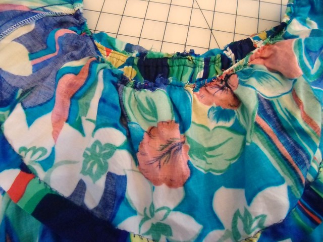 Hawaiian Dress Recon - collar ruffle, inside