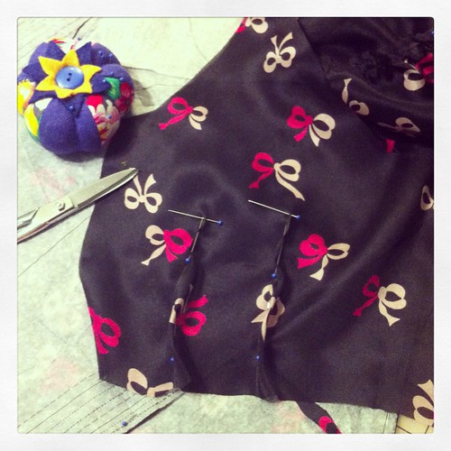 Bow print dress sneaky peeky