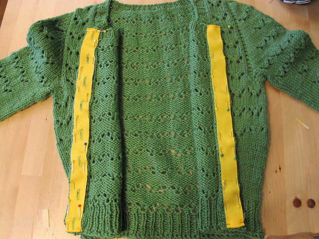 Stabilizing a button band with petersham