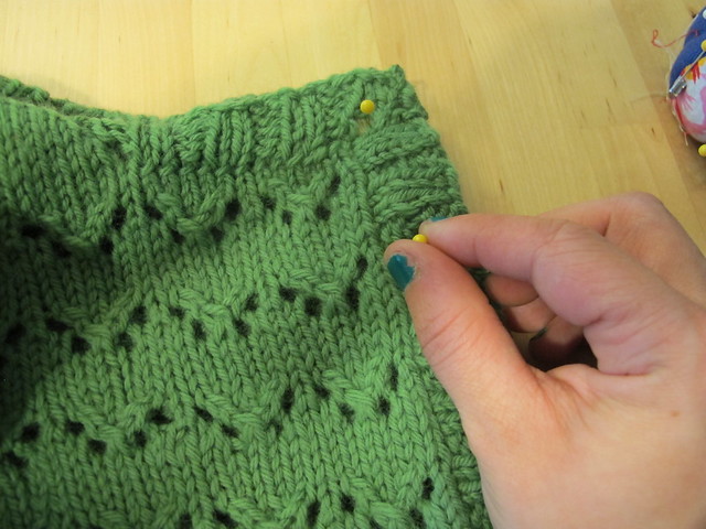 Stabilizing a button band with petersham