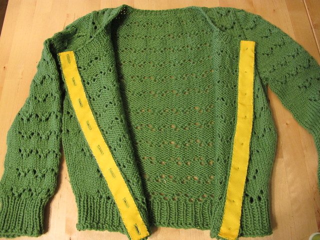 Stabilizing a button band with petersham