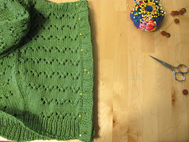 Stabilizing a button band with petersham