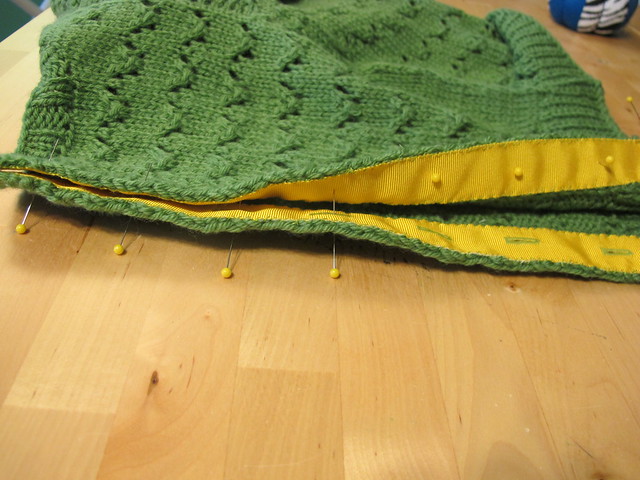 Stabilizing a button band with petersham