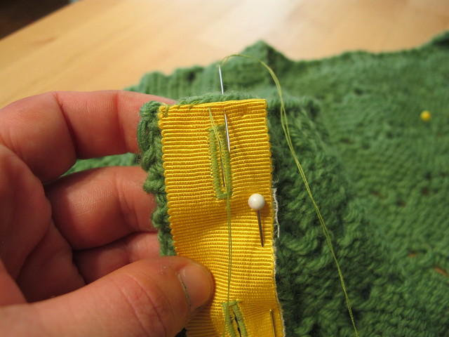 Stabilizing a button band with petersham