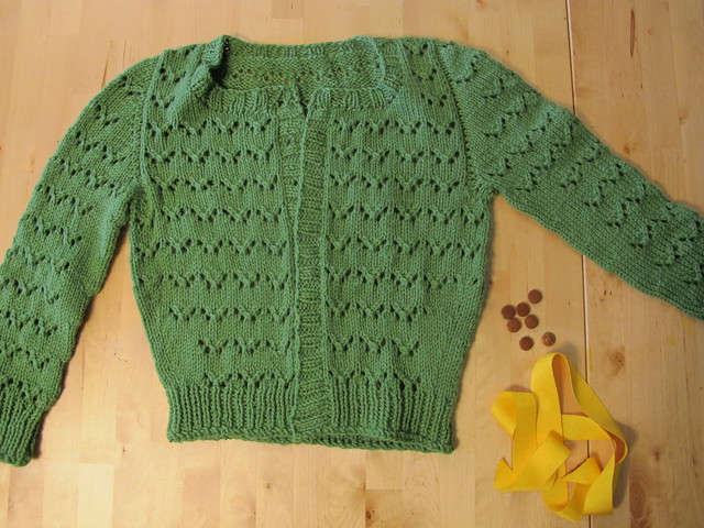 Stabilizing a button band with petersham