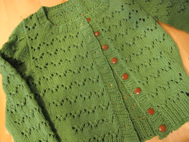 Stabilizing a button band with petersham