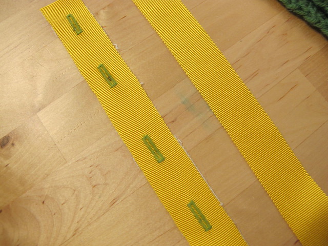 Stabilizing a button band with petersham