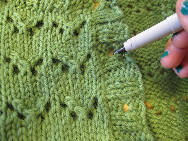 Stabilizing a button band with petersham