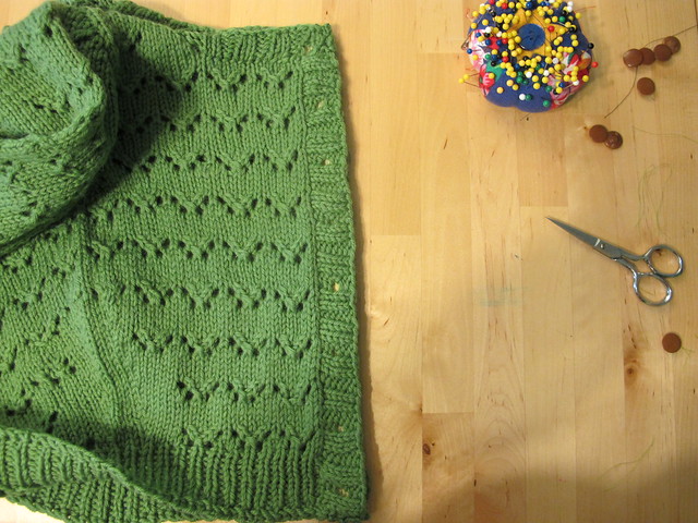 Stabilizing a button band with petersham