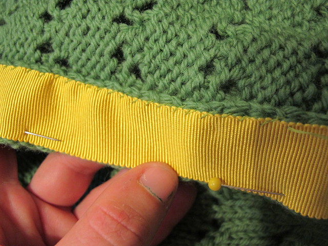 Stabilizing a button band with petersham