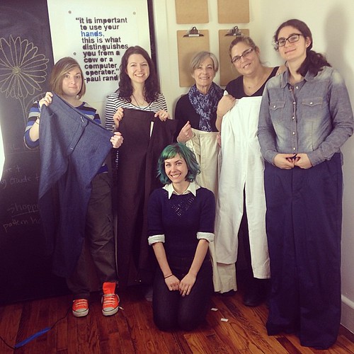 You know it's been a great weekend when you're too busy chatting and laughing to Instagram! The Weekend Pants-Making Intensive at @workroomsocial ROCKED - check out my awesome students and their amazing pants!👖✨👖✨💃:sun