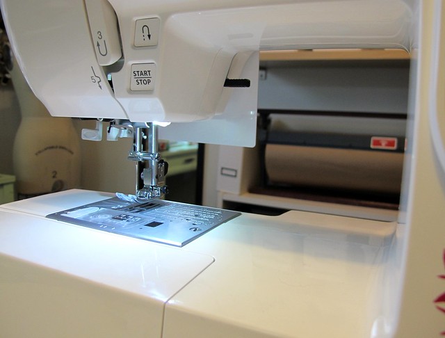 AMH M100 Sewing Machine