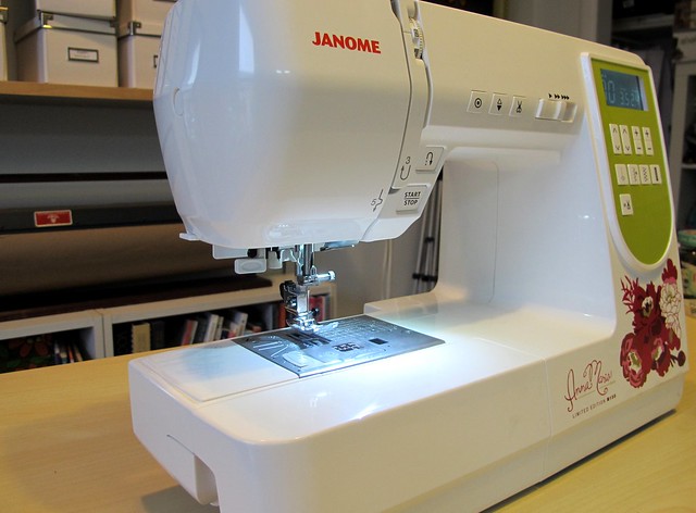 AMH M100 Sewing Machine