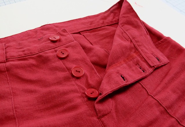 Lander pants in red linen