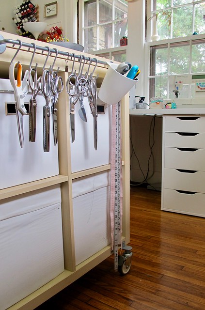 2018 Studio - scissors